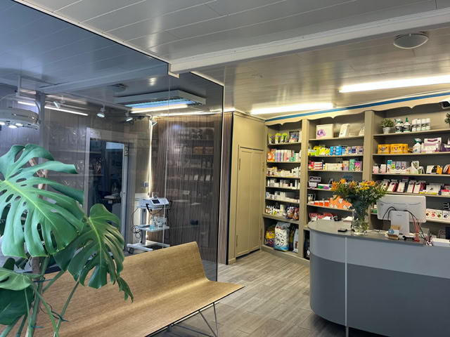 Entrada de la clínica veterinaria El Jardín